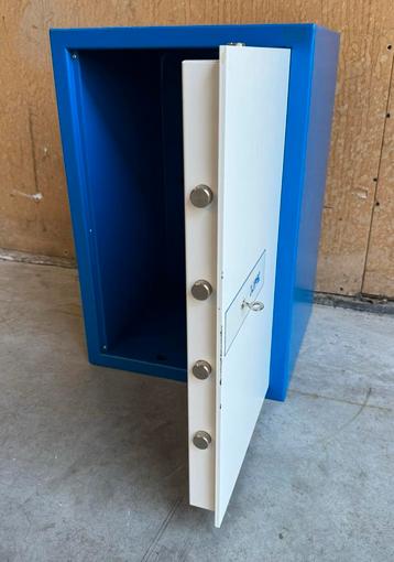 60 cm hoog. Veilige Lips kluis met 6 slotpennen! beschikbaar voor biedingen