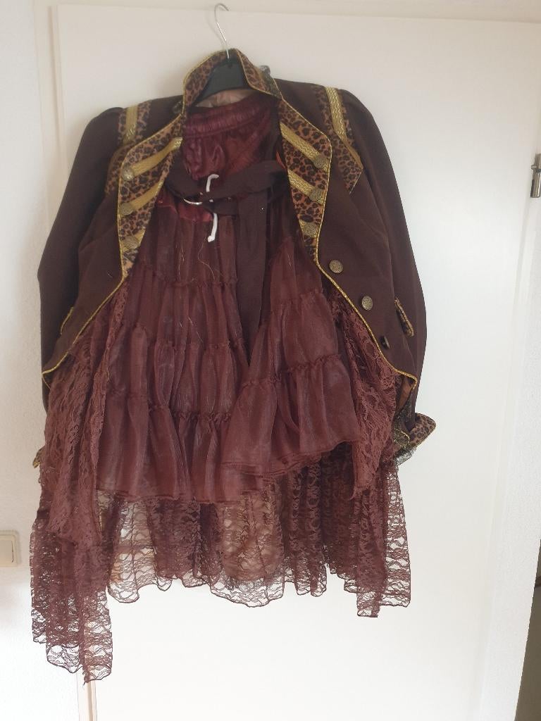 Bruin jasje, overrok, pettycoat en hoed, Carnaval, Ophalen of Verzenden, Zo goed als nieuw, Kleding