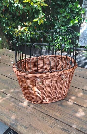 Fietsmand voor een kat, kleine hond of puppy beschikbaar voor biedingen