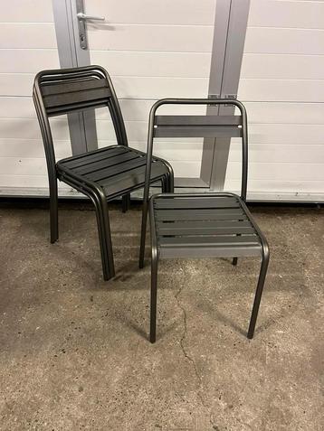 60 stuks metalen vintage horeca stoelen stapelbaar nieuw beschikbaar voor biedingen