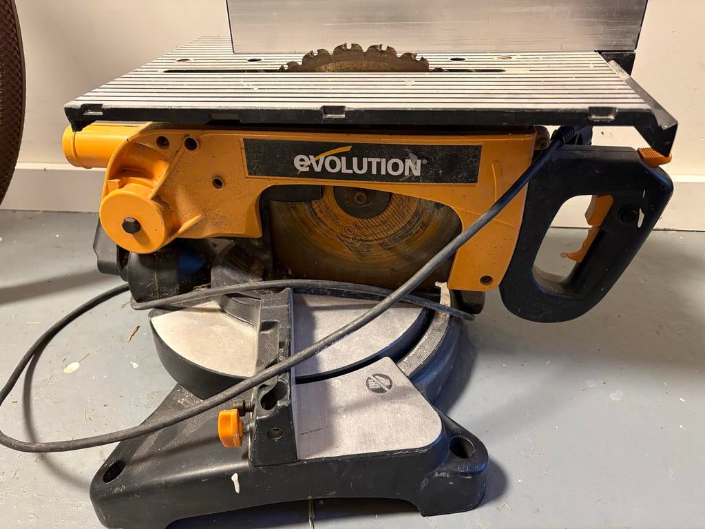Evolution zaag, Doe-het-zelf en Verbouw, Gereedschap | Zaagmachines, Gebruikt, Overige typen, 600 tot 1200 watt, 30 tot 70 mm