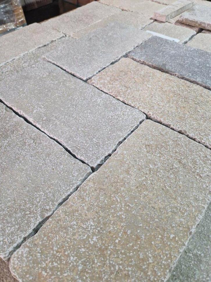 RESTPARTIJ; 320 m2 DALLES PAVES RAW CHATEAU, Huis en Inrichting, Stoffering | Vloerbedekking, Nieuw, Overige typen, 75 m² of meer