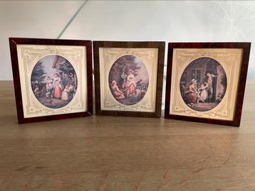 3 schattige vintage prentjes in lijst beschikbaar voor biedingen
