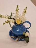 Origineel cadeau met kunstbloemen - blauwe vaas / kan, Minder dan 50 cm, Nieuw, Glas, Blauw