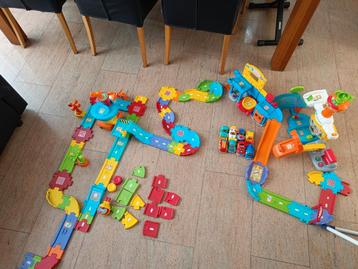 VTech Toet toet auto's werkplaats, vliegveld, lanceerbaan beschikbaar voor biedingen