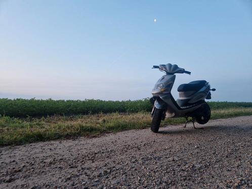 Tgb303rs 2-takt (enige uitvoering in nederland), Fietsen en Brommers, Scooters | Overige merken, Gebruikt, Ophalen
