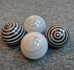 4 stenen decoratie ballen., Ophalen, Zo goed als nieuw