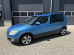 Skoda Roomster 1.6-16V Scout PANO Airco, Auto's, Voorwielaandrijving, Parkeersensor, 450 kg, Gebruikt
