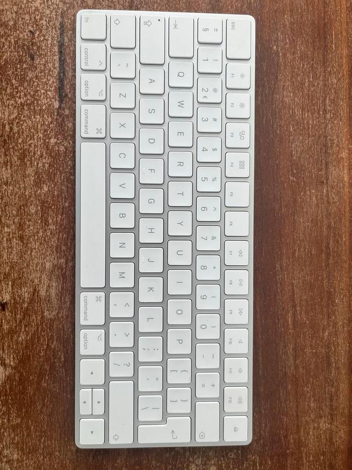 Apple Magic Keyboard (Wireless, model A1644), Computers en Software, Toetsenborden, Gebruikt, Qwerty, Draadloos, Multimediatoetsen