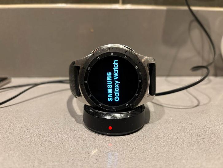 Samsung Galaxy Watch 46mm Zilver, Sieraden, Tassen en Uiterlijk, Smartwatches, Gebruikt, Android, Zilver, Afstand, Waterdicht
