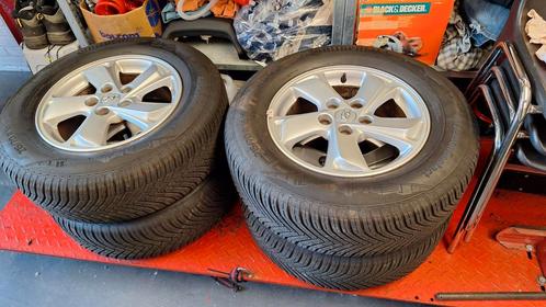 Te Koop goede Hyundai Velgen met All Season banden!!!, Auto-onderdelen, Banden en Velgen, All Season, 16 inch, 215 mm, Ophalen