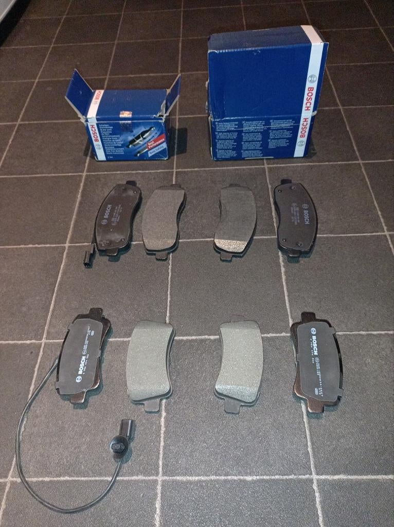 Bosch remblokken voor- en achterkant - Nieuw, Ophalen of Verzenden, Nieuw, BMW