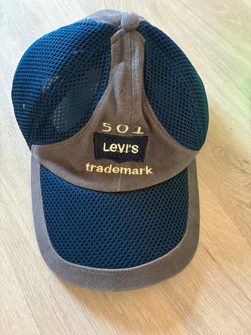 Diverse petten beschikbaar voor biedingen