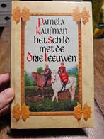 Pamela Kaufman - Het schild met de drie leeuwen., Boeken, Ophalen of Verzenden, Zo goed als nieuw