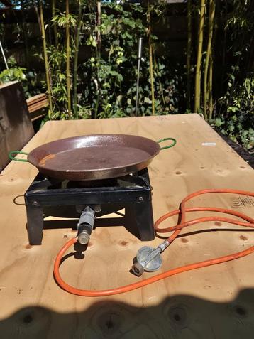 Buitengasfornuis met pan beschikbaar voor biedingen