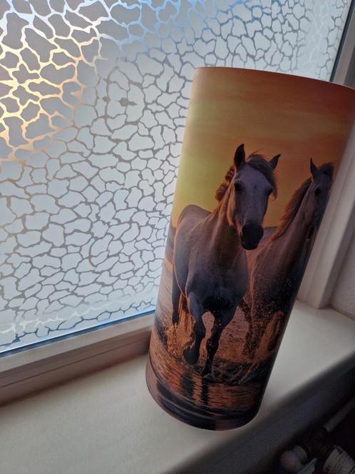Paarden lamp met fitting en snoer., Huis en Inrichting, Lampen | Lampenkappen, Nieuw, 25 tot 50 cm, Rond, Ophalen of Verzenden