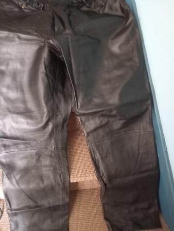 Leren dames broek grote maat beschikbaar voor biedingen