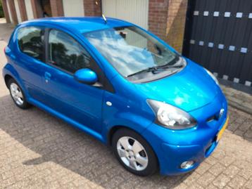 Toyota Aygo 1.0 12V Vvt-i 5DRS 2010 Blauw beschikbaar voor biedingen