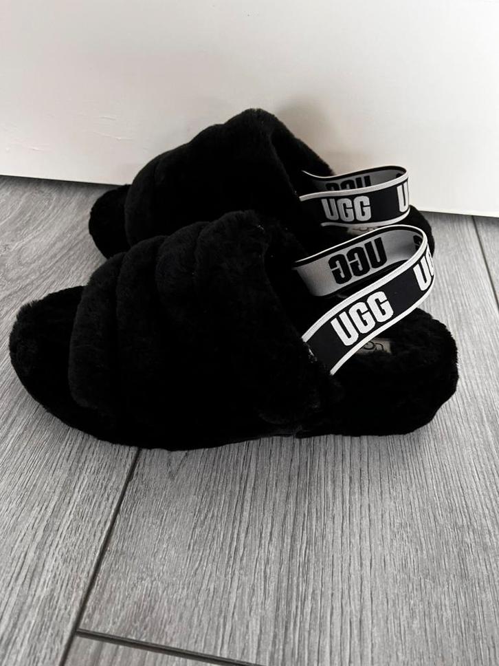 Ugg Fluff Yeah Slide, Kleding | Dames, Schoenen, Zo goed als nieuw, Zwart, Ophalen of Verzenden