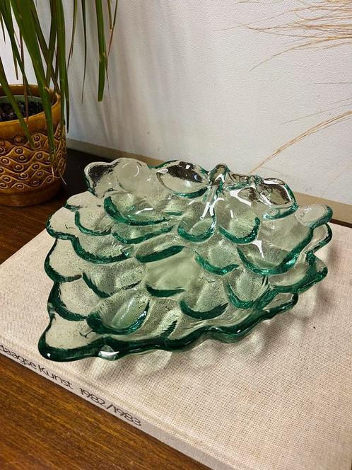 Prachtige vintage Glazen Schaal druif vorm fruitschaal groen, Antiek en Kunst, Antiek | Glas en Kristal, Ophalen of Verzenden