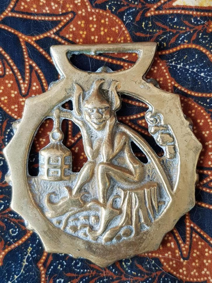 Antiek kleppermannetje uit Engeland met een Pixie 8,7 cm., Antiek en Kunst, Antiek | Koper en Brons, Koper, Ophalen of Verzenden