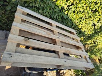 2 identieke houten pallets GRATIS beschikbaar voor biedingen