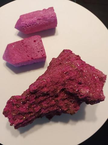 Prachtig groot stuk Kobalt Calciet, en Ruby torens beschikbaar voor biedingen