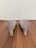 Peter Kaiser lichtgrijze pumps hakken maat 5.5 / 39 suede, Peter Kaiser, Schusterstraße 33 79098 Freiburg Germany, Ophalen of Verzenden