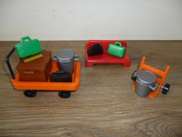 Vintage Playmobil System Railway Station Platform Luggage  beschikbaar voor biedingen