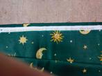 Groene gordijn/decoratie stof met maan en sterren en de zon, Hobby en Vrije tijd, Stoffen en Lappen, 120 cm of meer, Ophalen of Verzenden