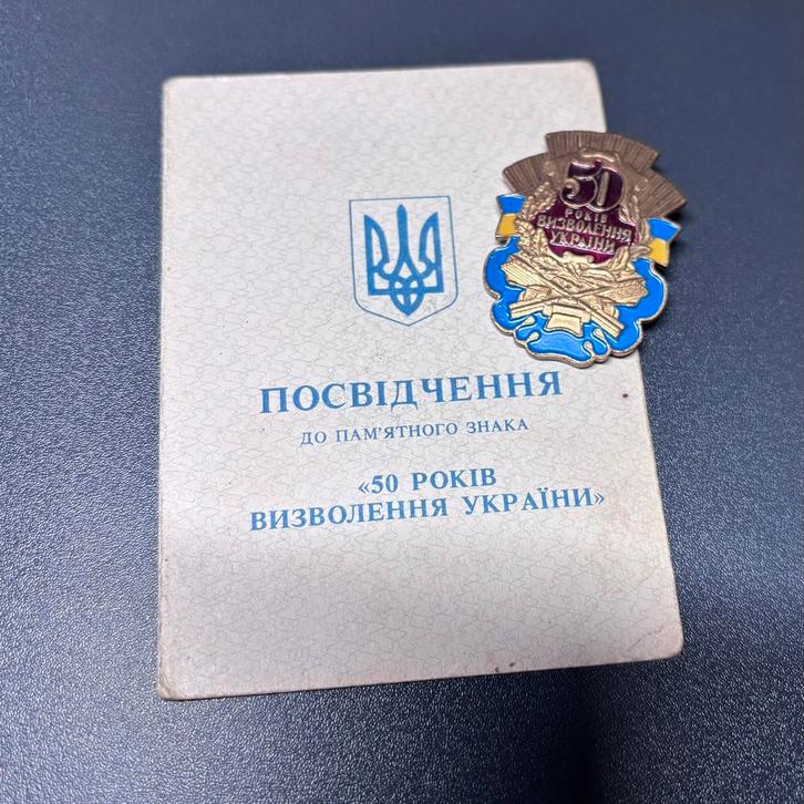 Herdenkingsinsigne en Certificaat – 50ste Verjaardag van ….., Verzamelen, Militaria | Algemeen, Nederland, Ophalen of Verzenden