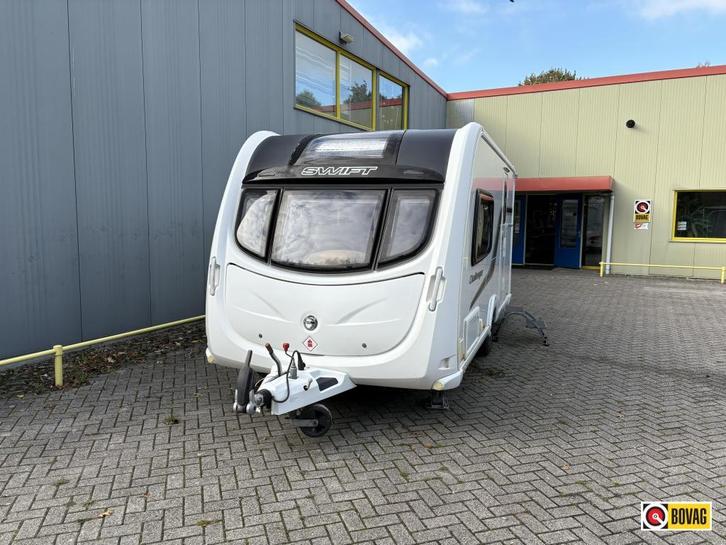 Swift Challenger 480 SR Unico, mover, fietsenrek, Caravans en Kamperen, Caravans, Bedrijf, tot en met 2, 1250 - 1500 kg, Standaardzit