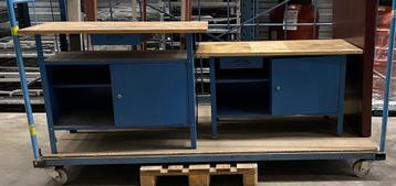 Set van 2 ouderwetse werkbanken metaal frame/houten werkblad beschikbaar voor biedingen