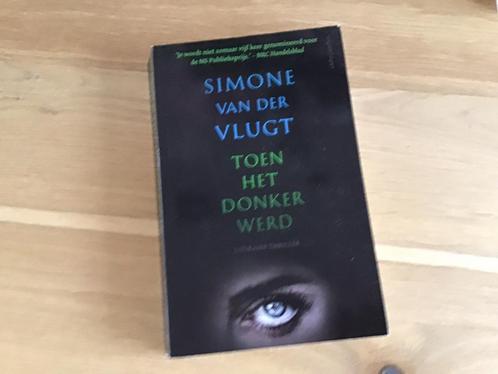 Simone van der Vlugt - Toen het donker werd, Boeken, Thrillers, Zo goed als nieuw, Nederland, Ophalen of Verzenden