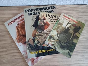 4 Hobbyboeken poppen maken beschikbaar voor biedingen
