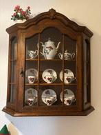 Vitrine kastje  met inhoud, Ophalen, 50 tot 100 cm, Zo goed als nieuw, Minder dan 100 cm
