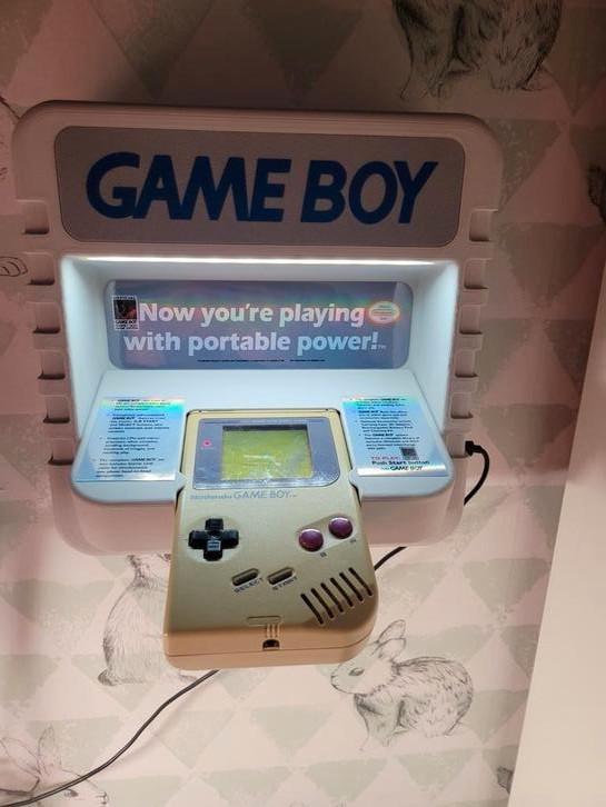 Nintendo gameboy clasic pod voor aan de muur, Spelcomputers en Games, Spelcomputers | Nintendo Game Boy, Zo goed als nieuw, Game Boy Color
