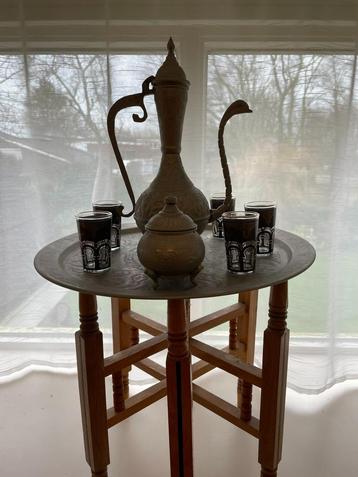 Arabisch koffie / thee serveer set met onderstel beschikbaar voor biedingen