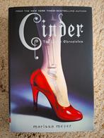 Cinder, The Lunar Chronicles - Marissa Meyer, Boeken, Marissa Meye, Ophalen of Verzenden, Zo goed als nieuw