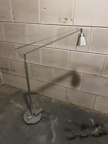 Verstelbare Staande Lamp beschikbaar voor biedingen