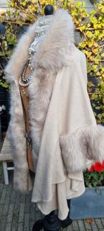 NIEUW & KAARTJE van € 59,99! beige Cape stola omslagdoek fur, Maat 42/44 (L), Nieuw, Ophalen of Verzenden, Pashmina