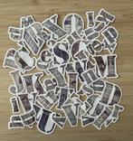 Alfabet oude kranten papier stickers, Verzenden, Nieuw, Meerdere stickers