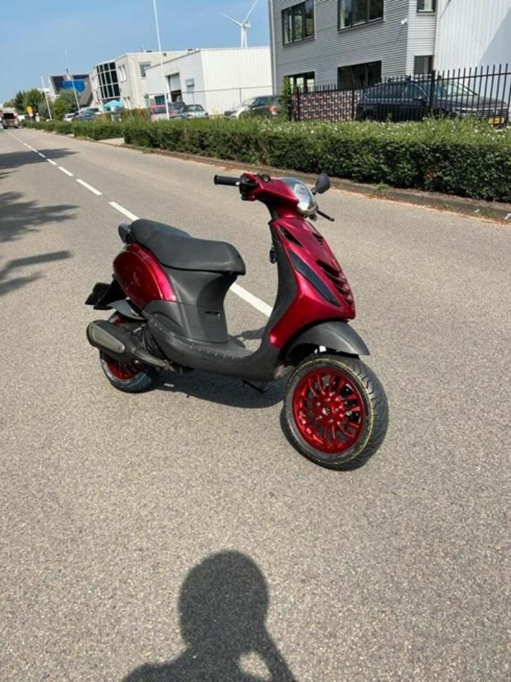 Piaggio ZIP A1 125CC, Fietsen en Brommers, Scooters | Overige merken, Zo goed als nieuw, Benzine, Ophalen