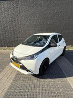 Toyota Aygo 1.0 Vvt-i 69pk 5D 2017 Wit, Auto's, Toyota, Voorwielaandrijving, Euro 5, Stof, Zwart