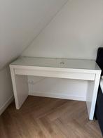 IKEA Bureau - Wit, nette staat, Huis en Inrichting, Tafels | Kaptafels, Ophalen, 100 tot 150 cm, Minder dan 100 cm, Glas