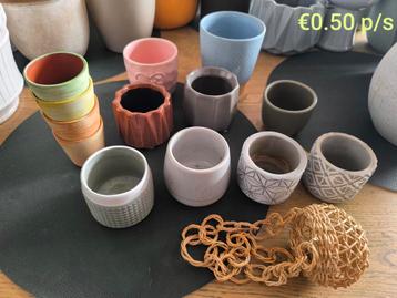 Grote opruiming van ceramische bloem- plantenpotten  beschikbaar voor biedingen