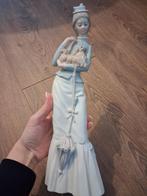 Lladro beeld vrouw met hond 4893, Ophalen, Zo goed als nieuw, Mens