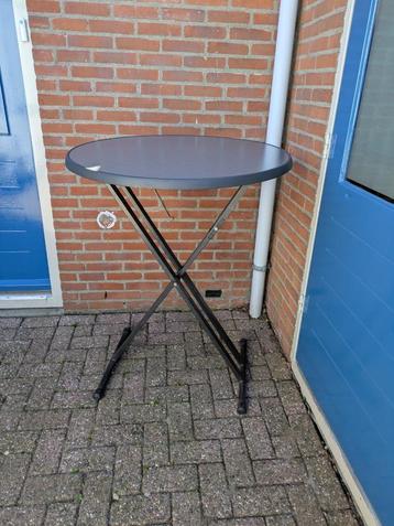 Robuuste, zware statafel met rok. beschikbaar voor biedingen
