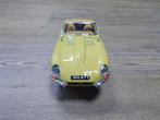 Bburago modelauto Jaguar E-Type Cabriolet (1961) 1:18  geel, Hobby en Vrije tijd, Modelauto's | 1:18, Ophalen of Verzenden, Zo goed als nieuw