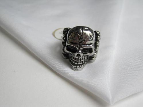 Ring maat 19.8 zilverkleurige doodskop/ skull, Sieraden, Tassen en Uiterlijk, Ringen, Zo goed als nieuw, 19 tot 20, IJzer of Staal